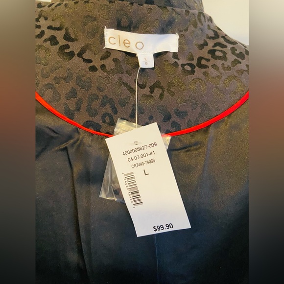 Black on black animal print coat! - Picture 5 of 7